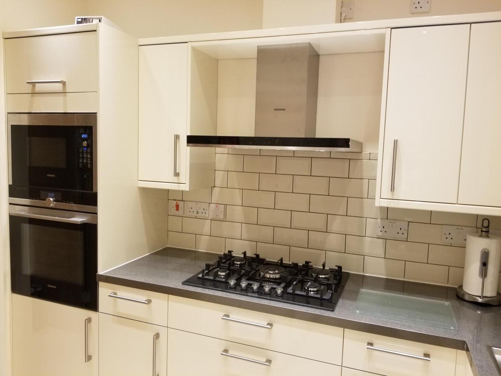 London Luxury Apartment 4 Bedroom Sleeps 12 People With 4 Bathrooms 1 Min Walk From Station Wanstead Exterior photo